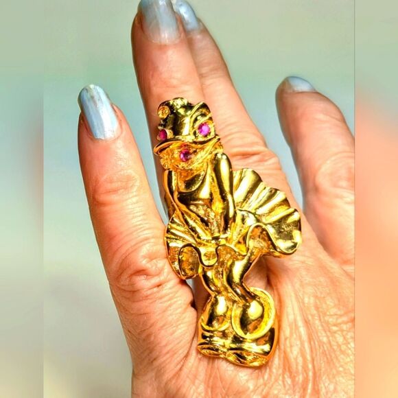 Wendy Gell Disney Daisy Duck as Marilyn Monroe with her skirt blowing up.A ring. - Picture 1 of 2